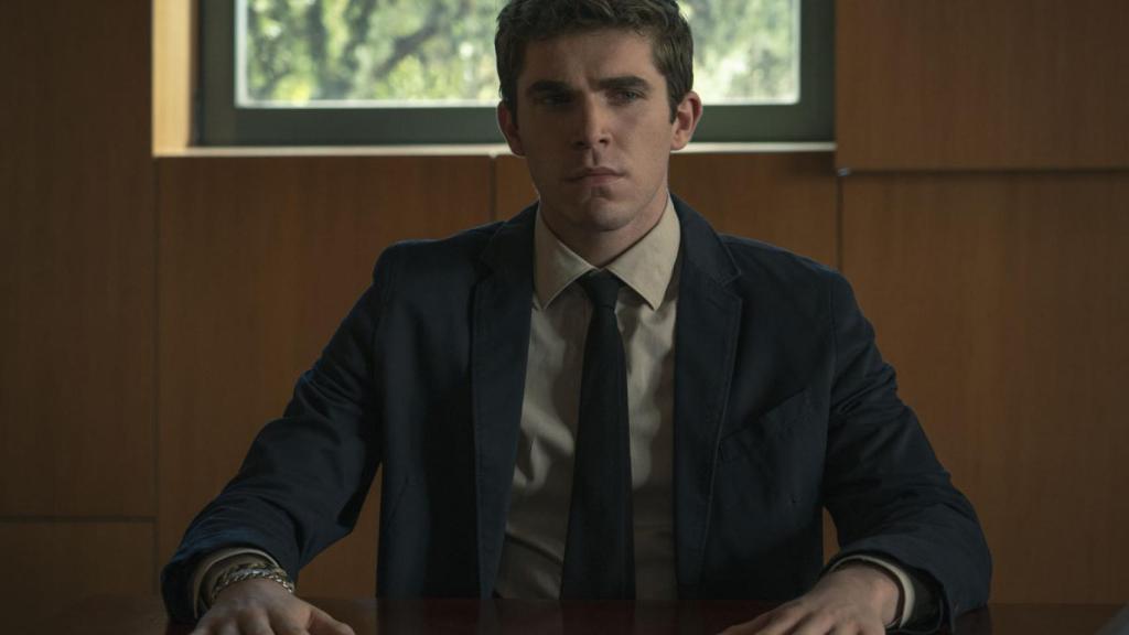 Eric Masip interpreta a Bruno, el novio de Alba en la serie.