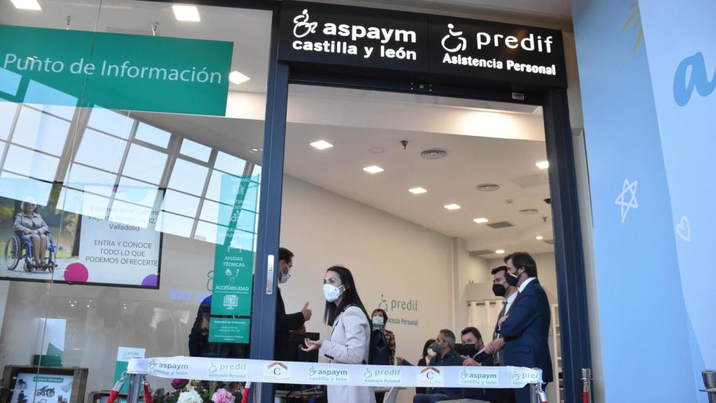 Punto de Información de ASPAYM y PREDIF en Vallsur
