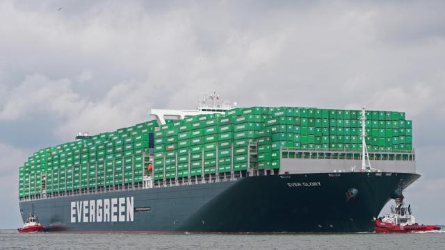 Ever Glory, mismo modelo que el barco encallado en el Canal de Suez