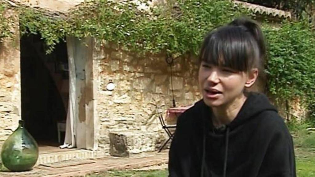 Beatriz Montañez en la casa donde ha residido estos últimos años en casi completo aislamiento (Foto: 20 Minutos)