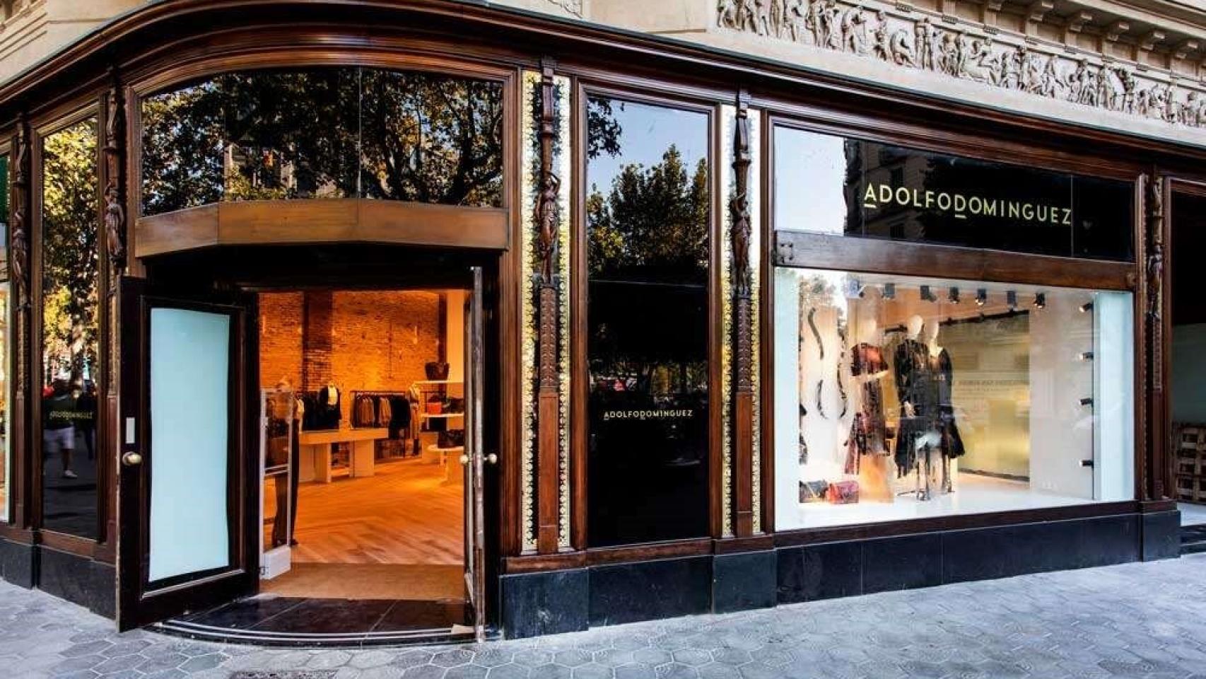 imagen de una tienda de Adolfo Domínguez.