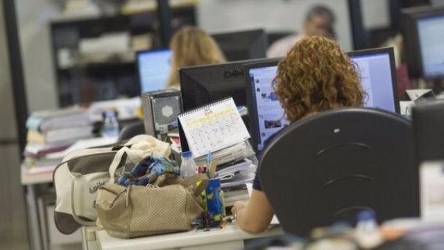 Mujeres trabajando en una oficina.