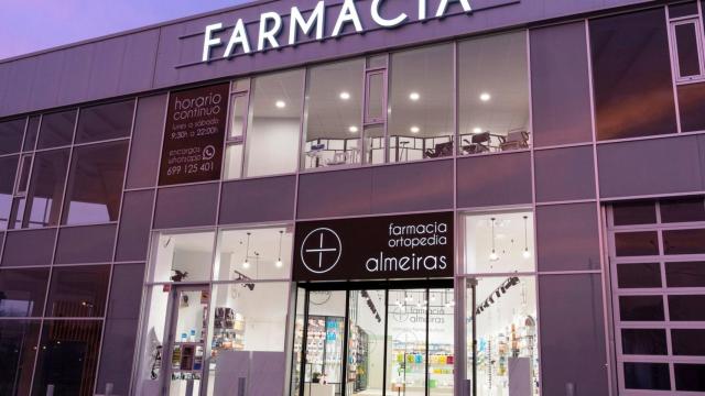 Fachada de la Farmacia Almeiras