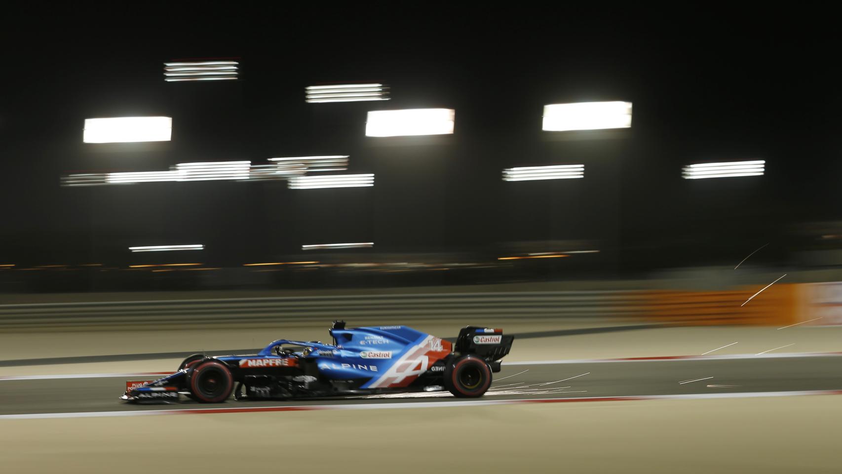 Fernando Alonso durante los entrenamientos de Bahrein