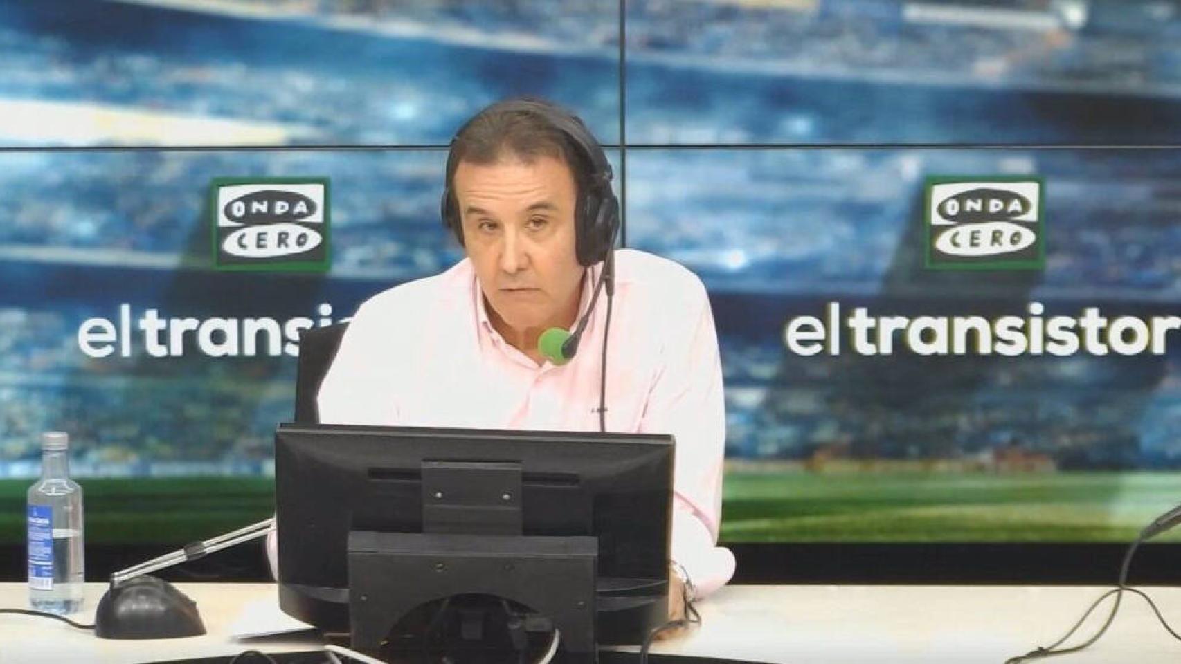 El periodista José Ramón de la Morena, en su despedida de la radio. Foto: Onda Cero