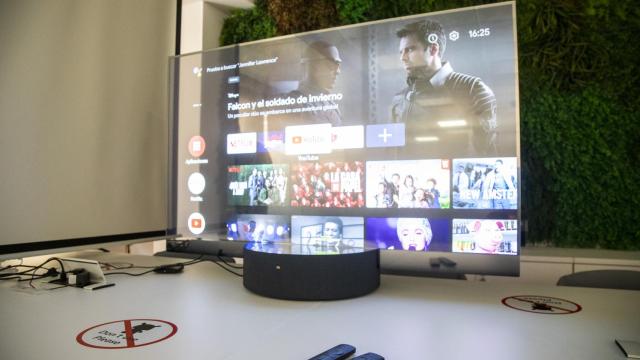 Xiaomi Mi TV LUX Transparent Edition
