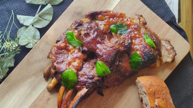 Costillas de cerdo lacadas, la receta para que queden como mantequilla