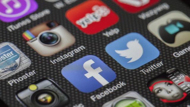 redes sociales facebook twitter instagram