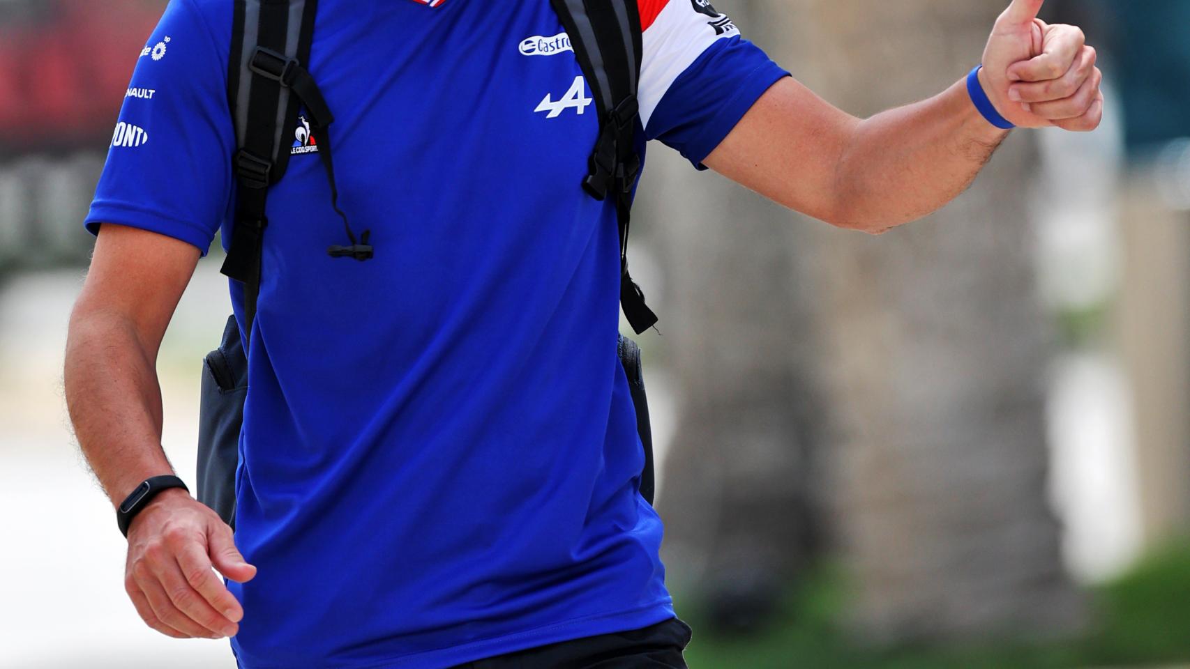Fernando Alonso, en el paddock del Gran Premio de Baréin 2021