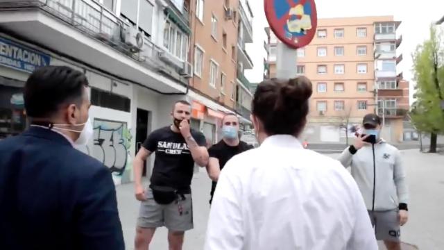 Iglesias sufrió un ataque de grupos de ultraderecha en su visita a un centro de Coslada.