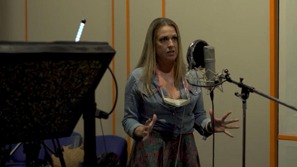 Pilar Martín doblando a Bahar en 'Mujer'.