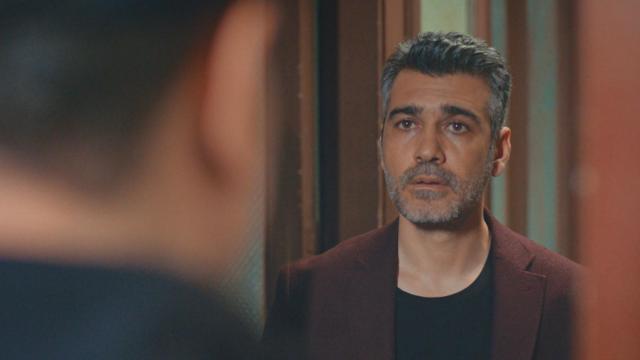 La policía irrumpe en el barrio en busca de Sarp, en el capítulo de 'Mujer' del lunes 5