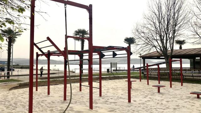 Sada (A Coruña) abre una instalación de calistenia en el paseo marítimo