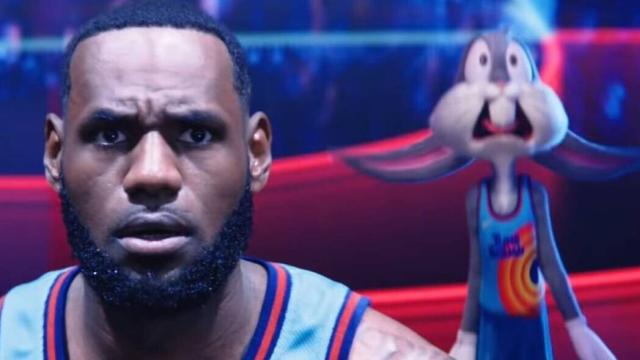 LeBron James y Bugs Bunny, en Space Jam: Nuevas Leyendas