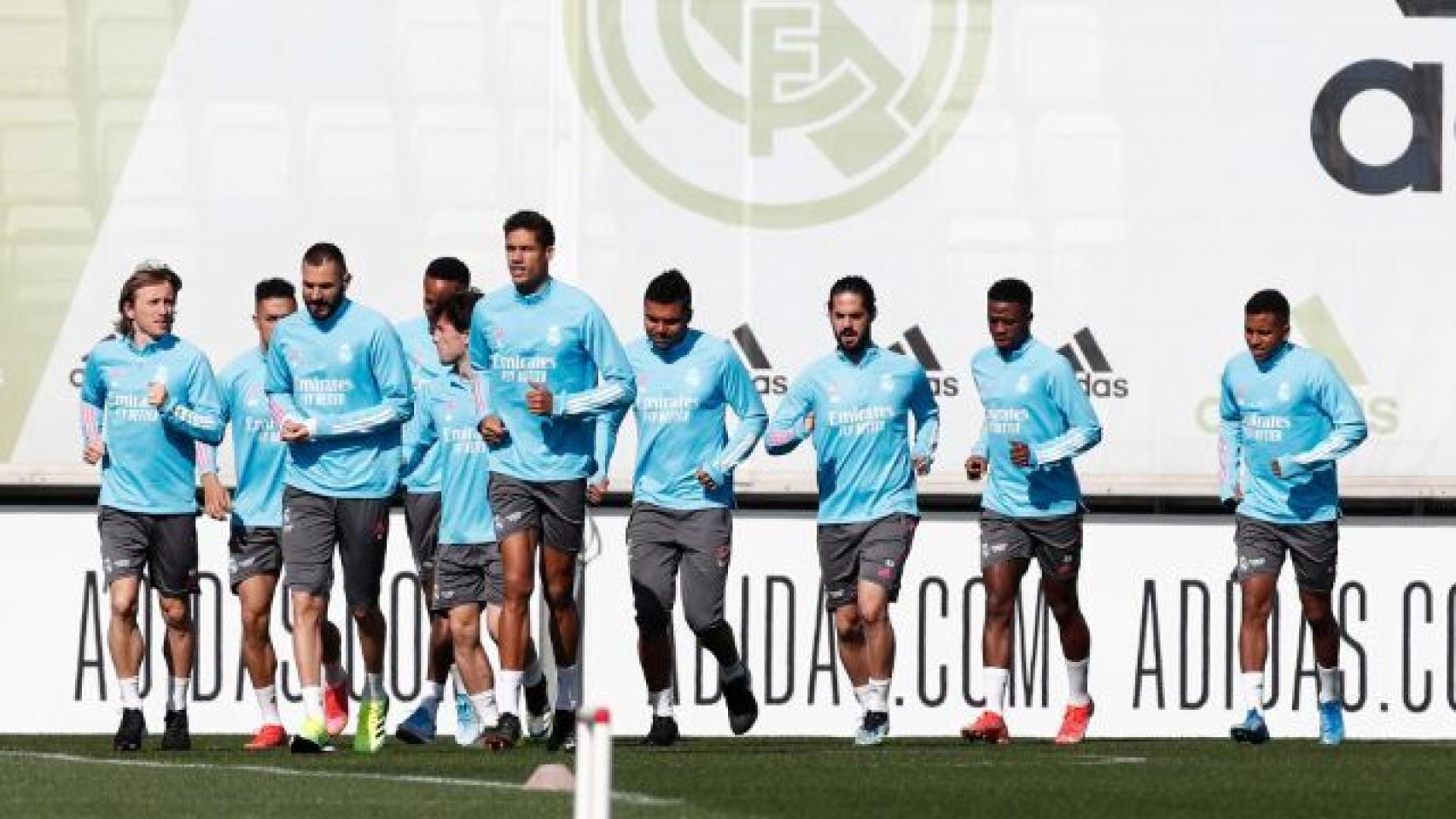 Los jugadores del Real Madrid durante un entrenamiento