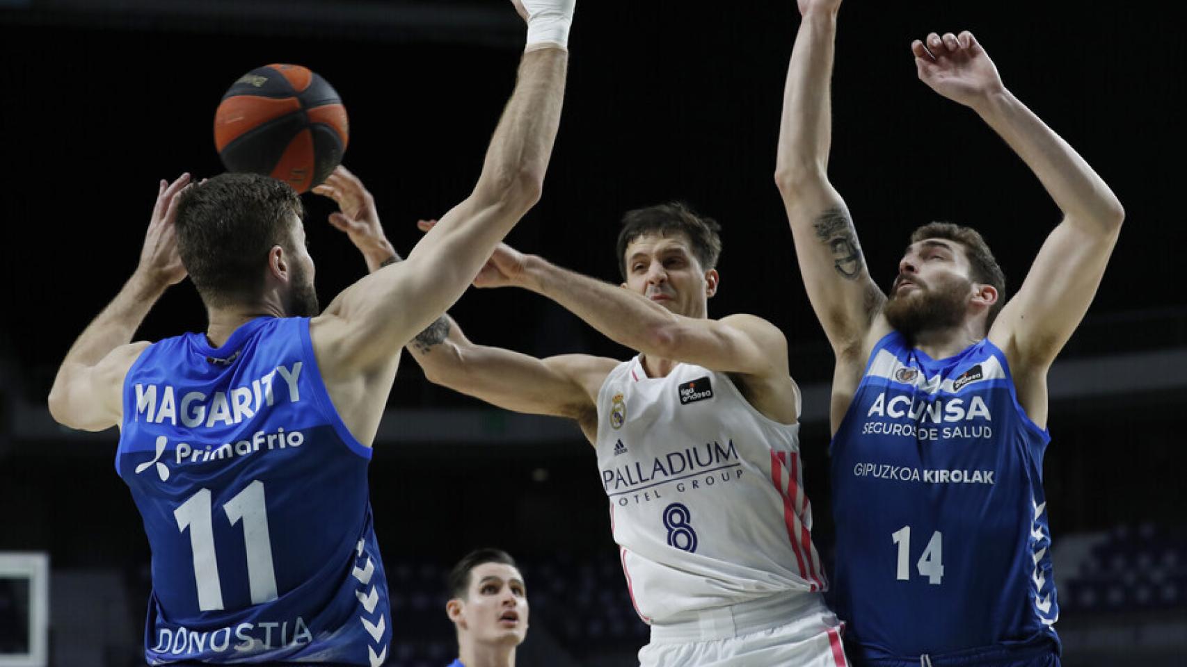 Laprovittola atacando ante Acunsa GBC