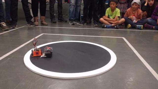 Un combate de sumo con robots en Japón. FOTO: Aprendiendoarduino.