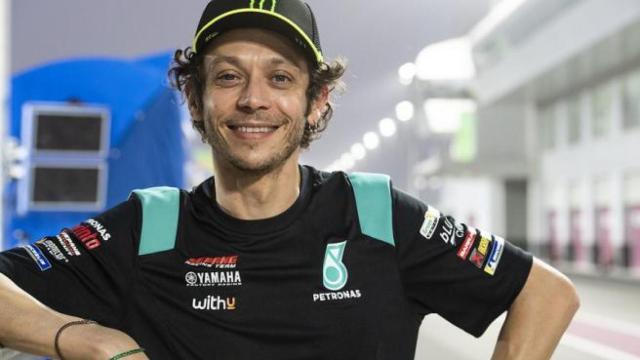 Valentino Rossi, en el pit lane de Losail