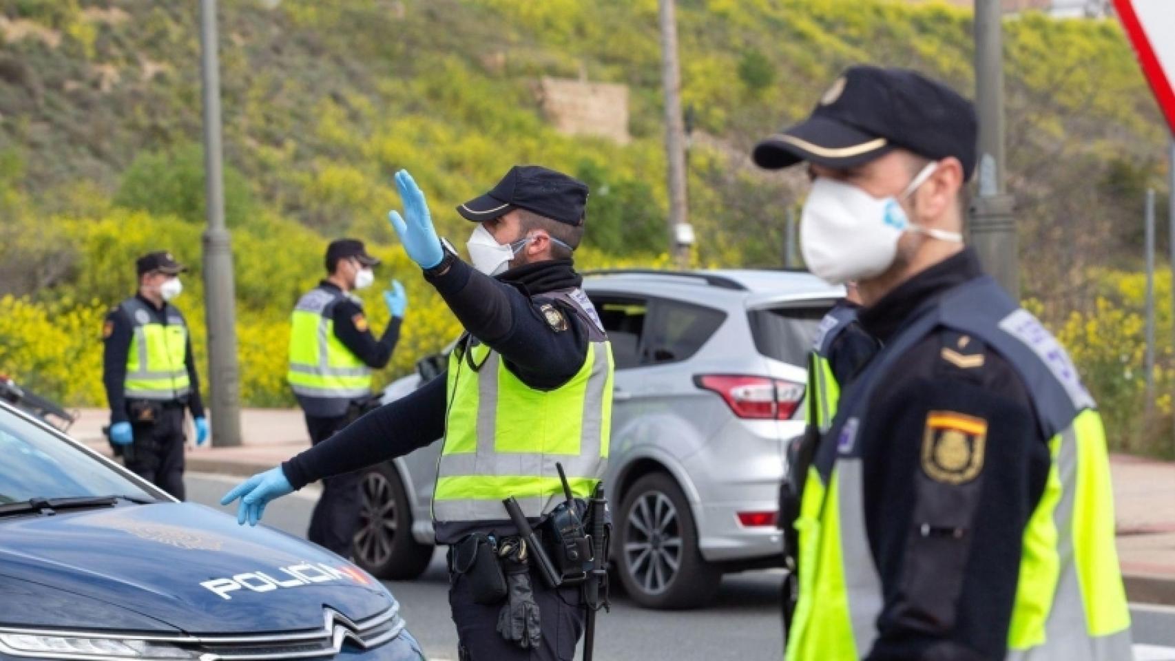Control de la Policía Nacional durante el estado de alarma. Efe