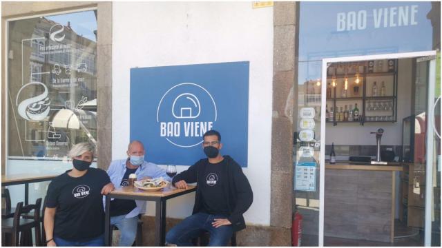 El equipo de Bao Viene en su local de María Pita.