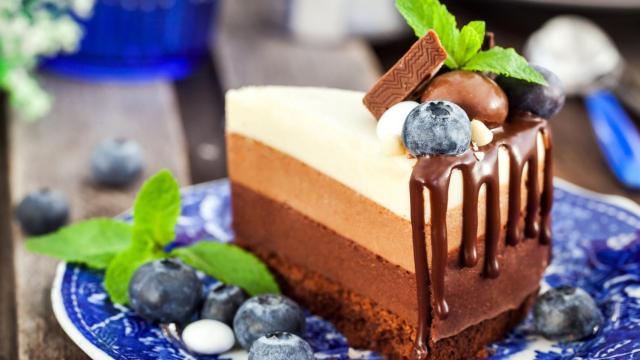 Tarta tres chocolates, receta de postre fácil y sin horno