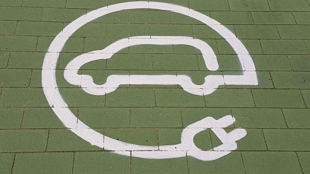 Imagen de un punto de recarga de un coche eléctrico.