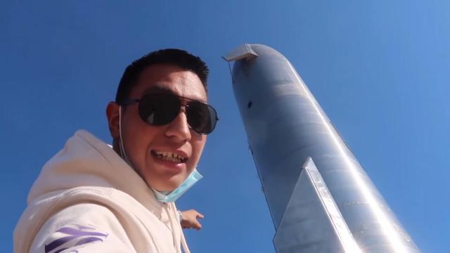 Caesar delante de la SN11.