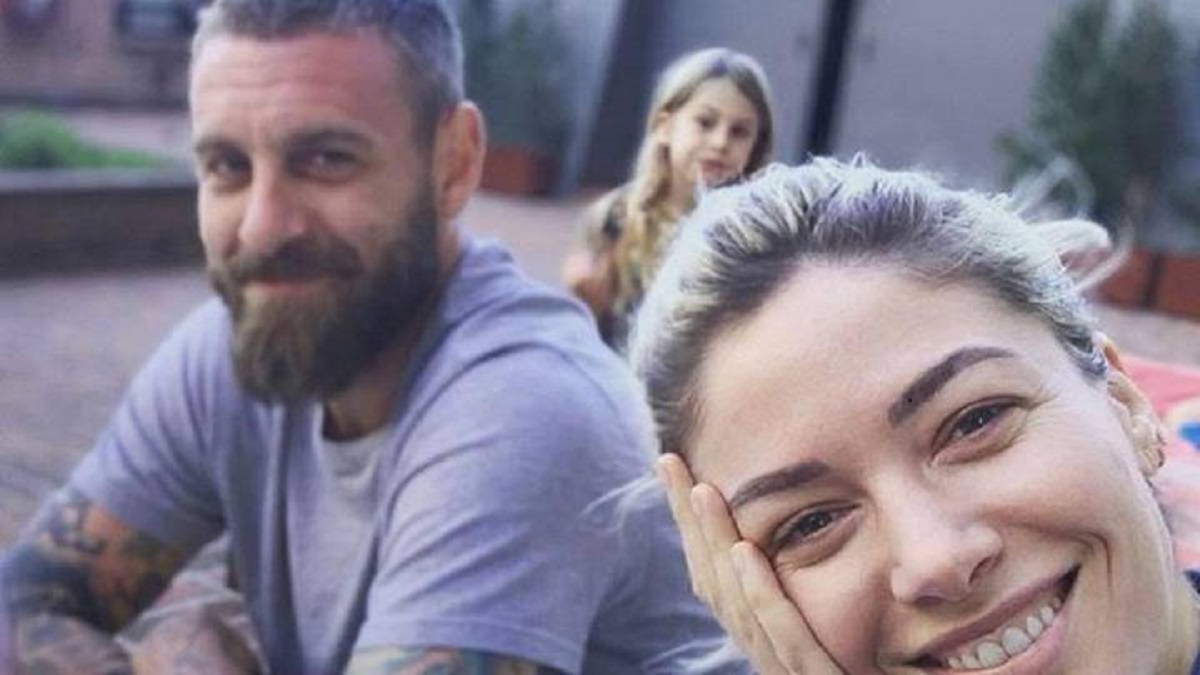 De Rossi y su mujer