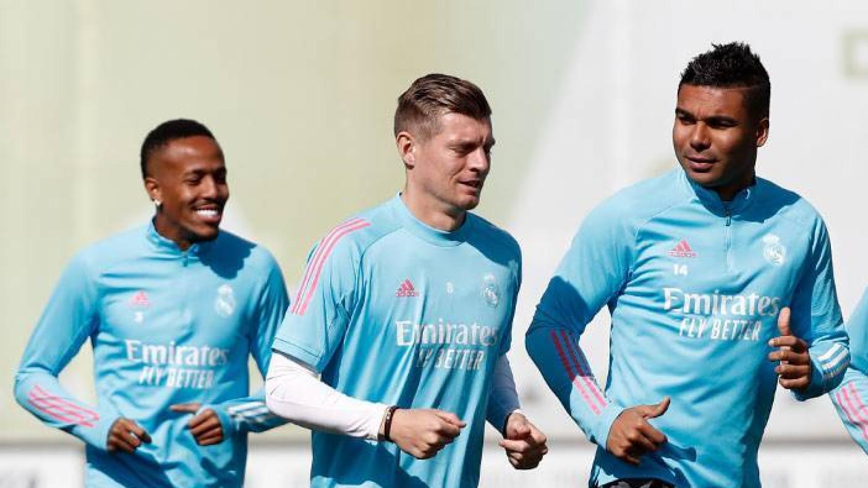 Rodrygo Goes, Eder Militao, Toni Kroos, Casemiro y Vinicius Junior, durante un entrenamiento del Real Madrid