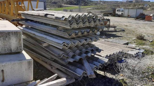 Unas placas de fibrocemento como las fabricadas por Uralita con amianto.