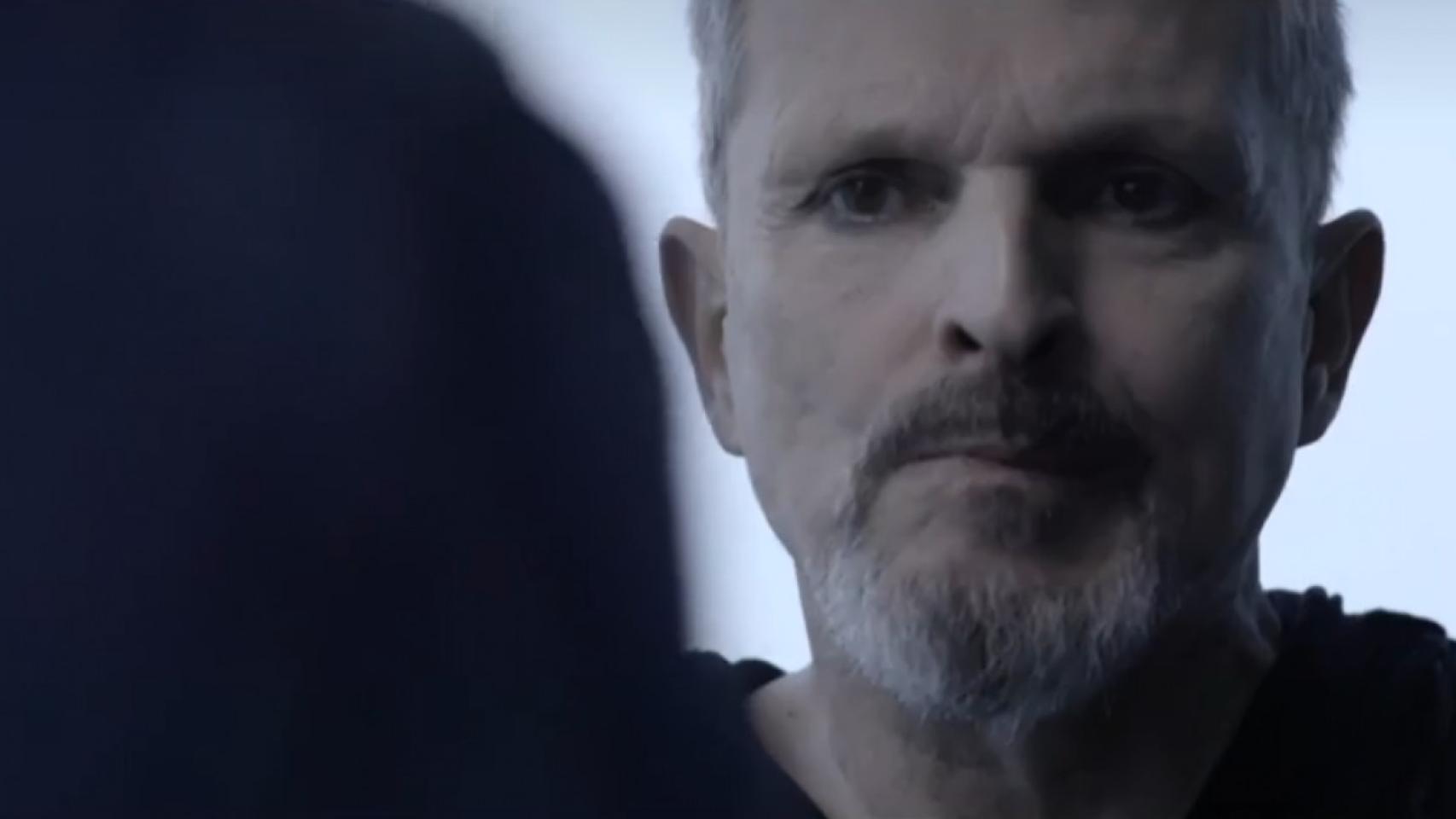 Miguel Bosé durante un momento de su entrevista.