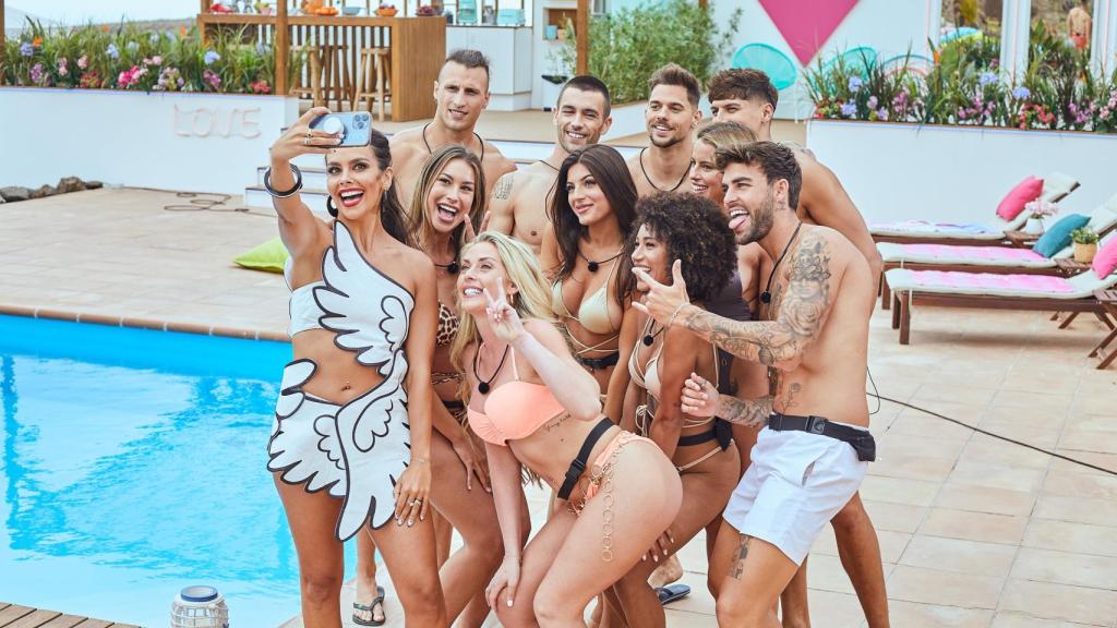 Así fue el estreno de ‘Love Island’: diez dioses griegos, unas copitas de champán y una concursante sorpresa