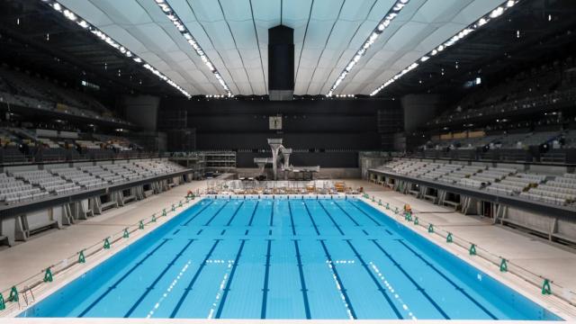 Una vista interior del Centro Acuático de Tokio, sede de los eventos de natación de los Juegos Olímpicos y Paralímpicos de Tokio 2020