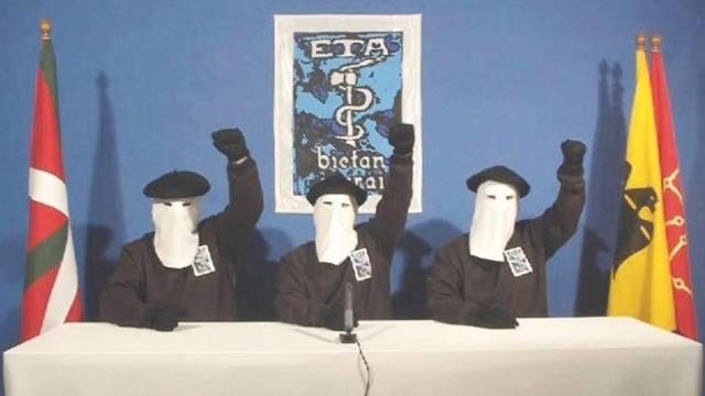 Tres terroristas de ETA, durante uno de sus comunicados.