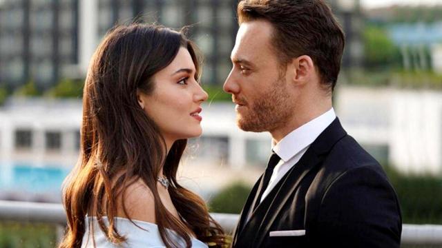 Hande Erçel y Kerem Bürsin, en una imagen promocional de la serie.