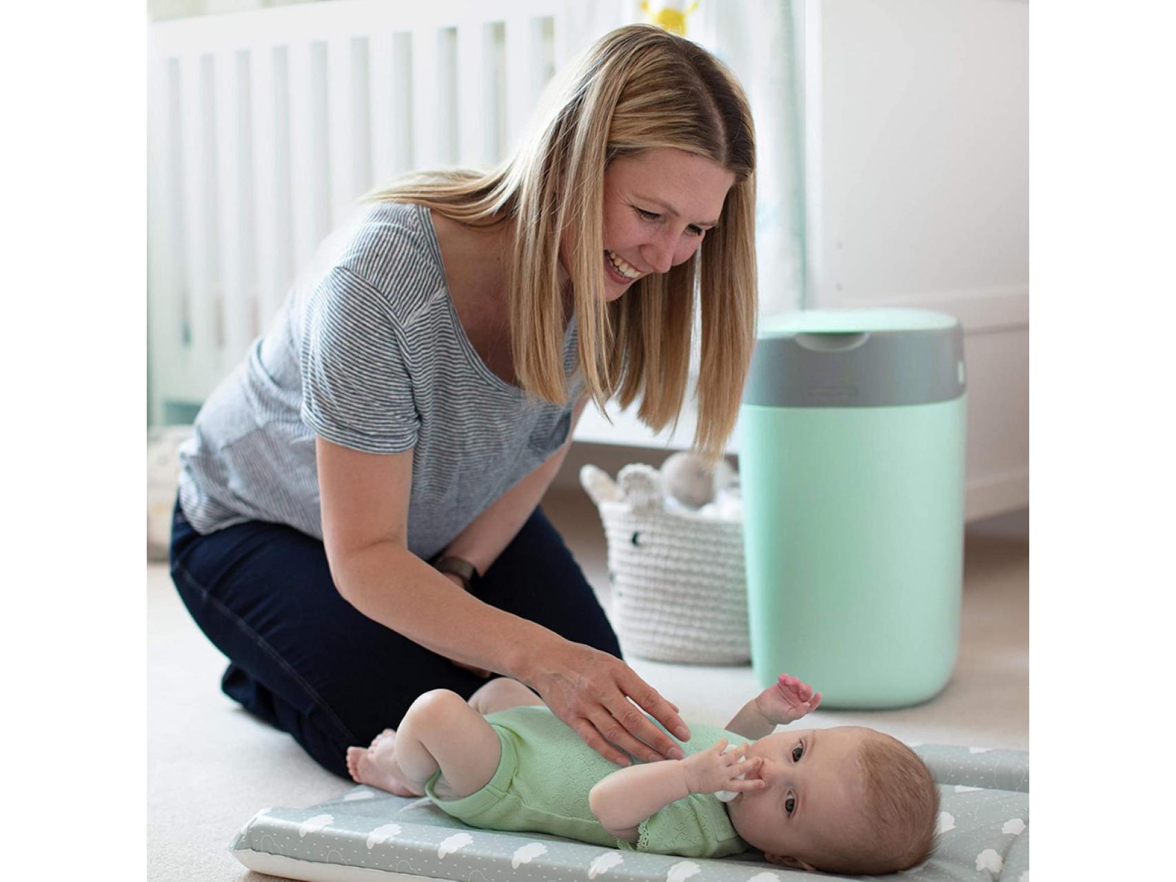 El contenedor de pañales que neutraliza los olores y los sella individualmente