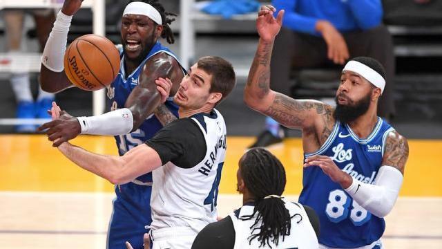 Juancho Hernángomez en un partido con los Timberwolves