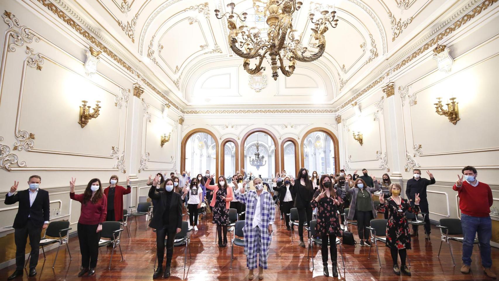 La presidenta de la Diputación de Pontevedra, Carmela Silva, con participantes en la jornada DemoDay del programa Depo Emprende na FP