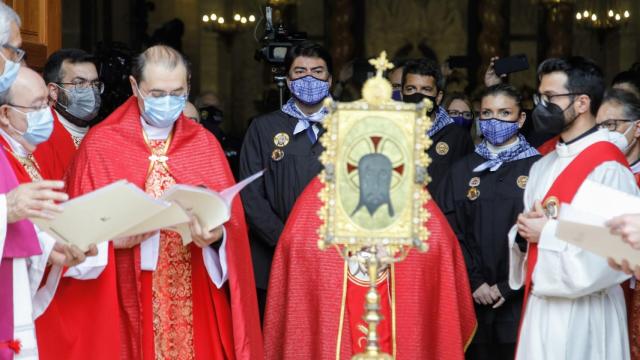 Momento de la salida de la reliquia.