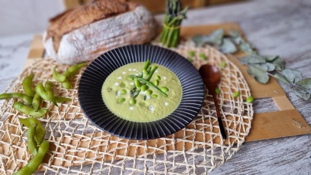 Crema de espárragos y edamame