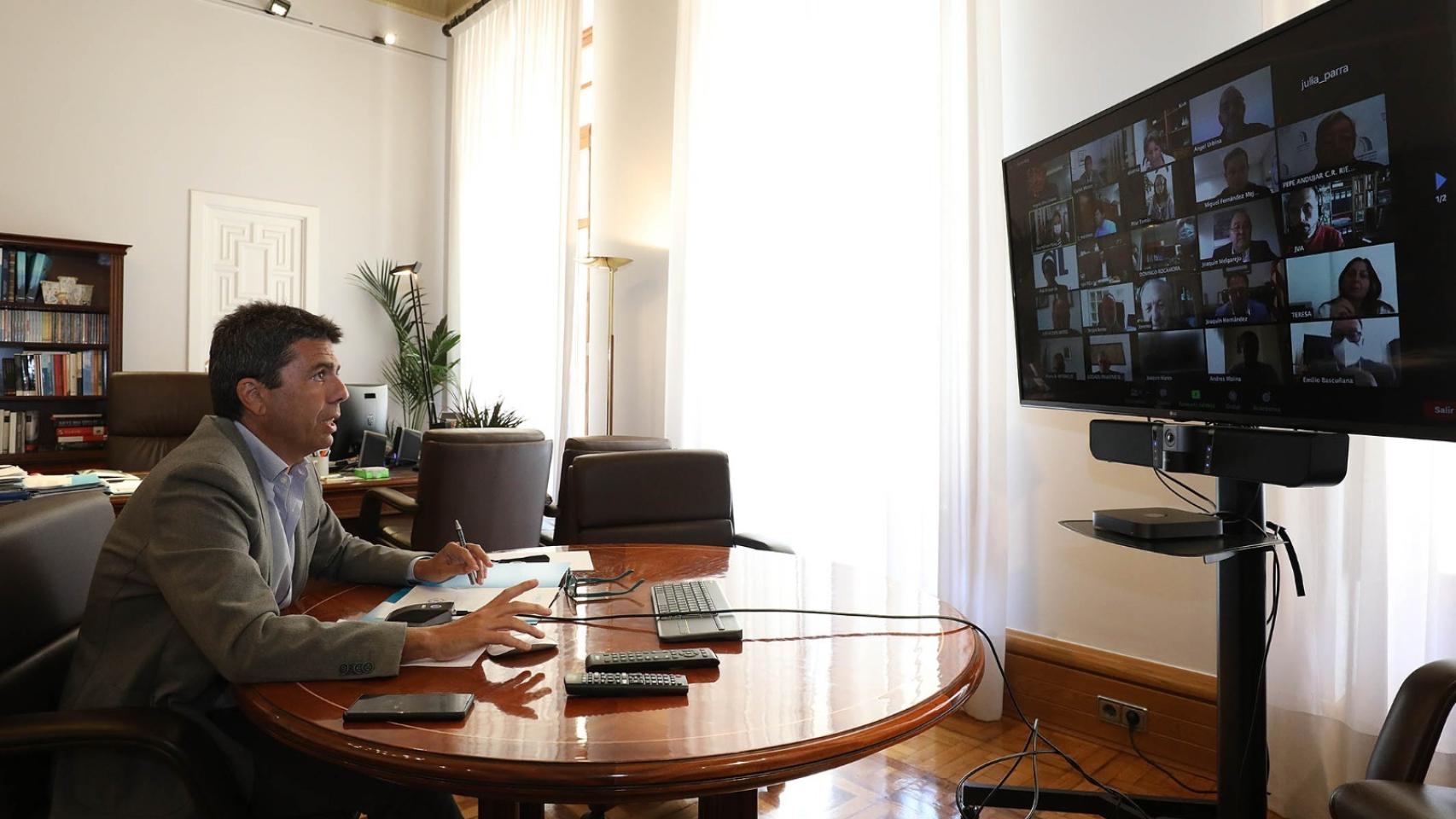 El presidente de la Diputación de Alicante, Carlos Mazón, en la reunión de la Mesa del Agua.