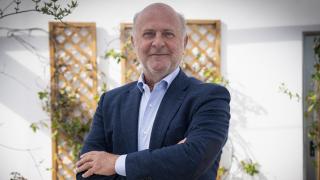 El doctor Pedro Jaén,  jefe del servicio de Dermatología del Hospital Ramón y Cajal y fundador y director de Grupo Pedro Jaén.