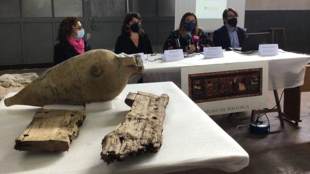 Presentación del ánfora romana inédita.