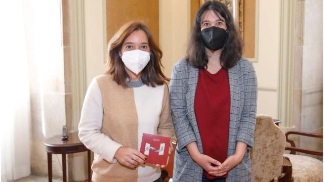 Silvia Penide y la alcaldesa Inés Rey.