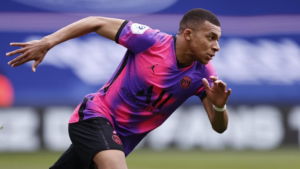 Kylian Mbappé, en un partido del PSG durante la temporada 2020/2021