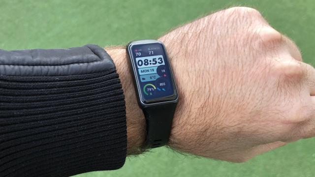 Así es la Huawei Band 6, una pulsera inteligente con una gran pantalla.
