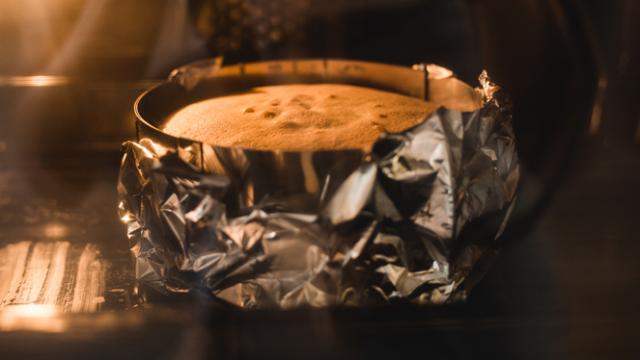 ¿Tu bizcocho quedó crudo por dentro? ¡Así lo puedes arreglar para que quede perfecto!