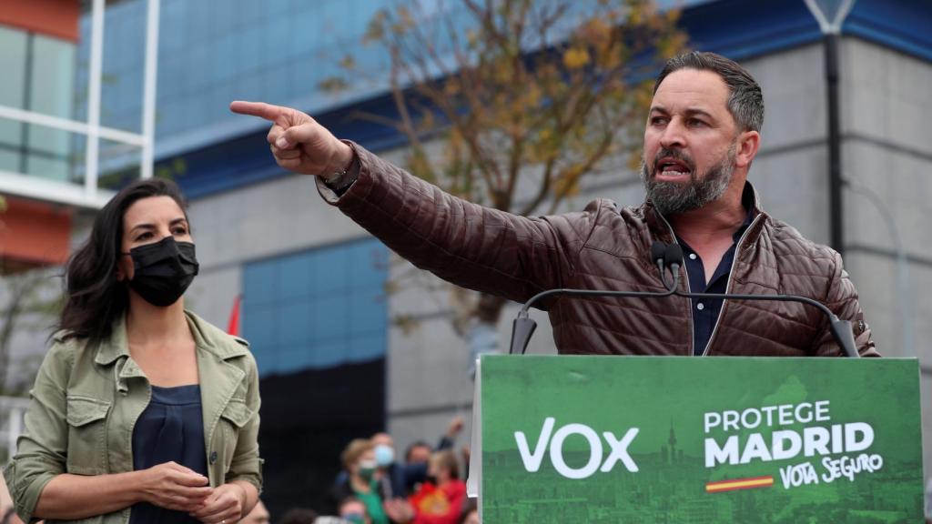 Abascal junto a Monasterio en un acto de campaña para el 4-M.
