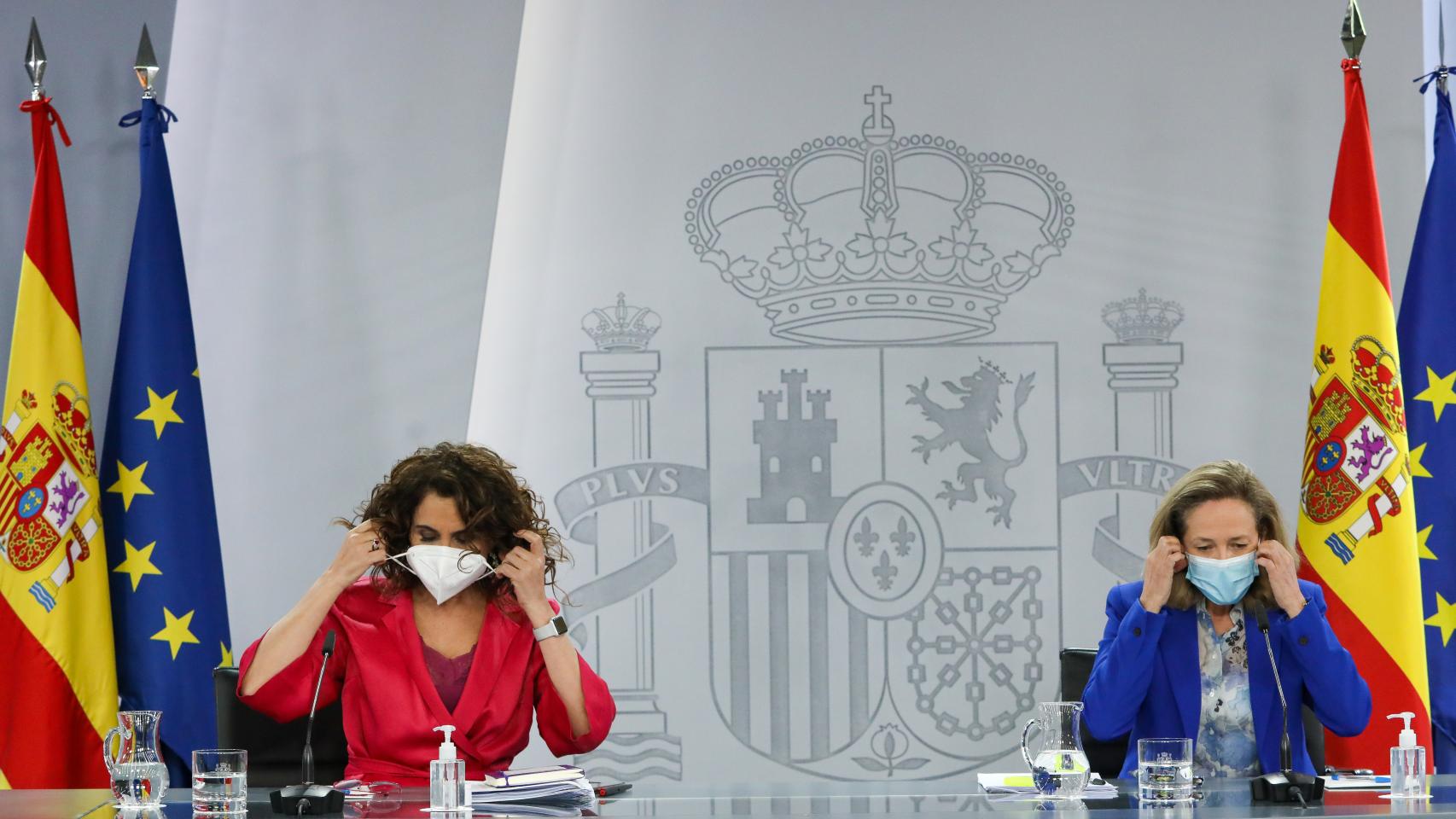 La vicepresidenta económica, Nadia Calviño, y la ministra de Hacienda, María Jesús Montero.