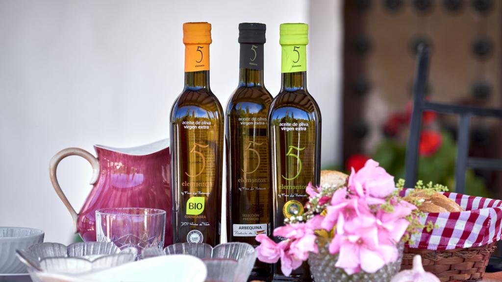 La almazara Finca La Pontezuela produce varios tipos de aceites de oliva virgen extra.